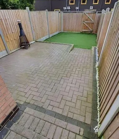 Contractors-City Centre-Parking-Sleeps 9 -Smart Tv, 2 Bathrooms! Coventry Exterior photo