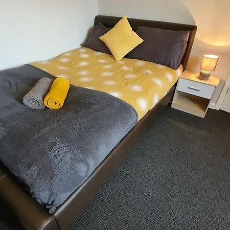 Contractors-City Centre-Parking-Sleeps 9 -Smart Tv, 2 Bathrooms! Coventry Exterior photo