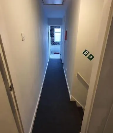 Contractors-City Centre-Parking-Sleeps 9 -Smart Tv, 2 Bathrooms! Coventry Exterior photo