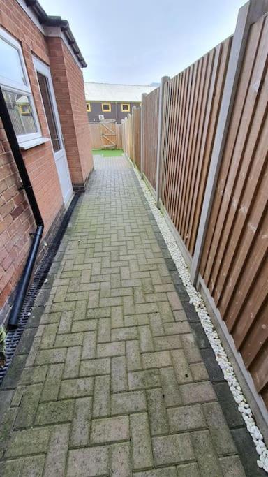 Contractors-city Centre-parking-sleeps 9 -smart Tv, 2 Bathrooms! Holiday home *