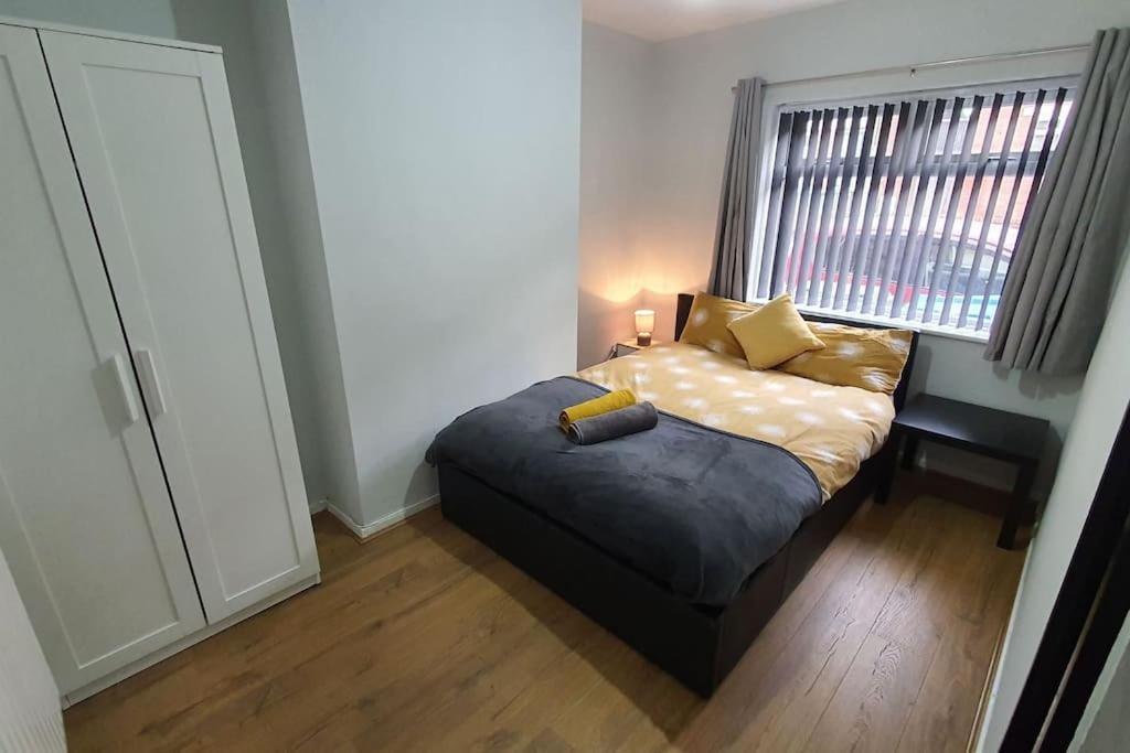 Contractors-city Centre-parking-sleeps 9 -smart Tv, 2 Bathrooms! Casa de Férias Coventry